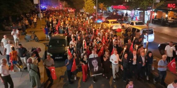 Kırıkkale’de 30 Ağustos Zafer Bayramı dolayısıyla “fener alayı” düzenlendi