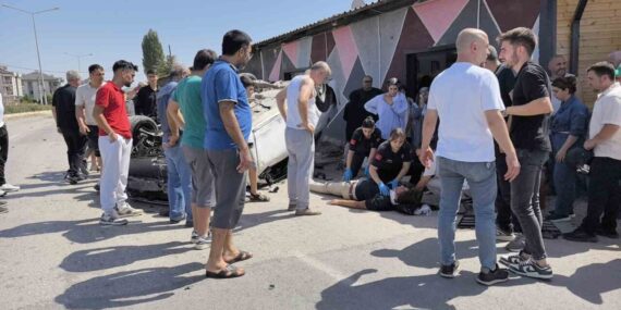 Kontrolden çıkan otomobil takla atarak karşı yola uçtu