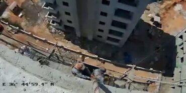 Mersin’de nefes kesen kurtarma operasyonu: 8’inci kattaki iskelede kalan işçiler kurtarıldı