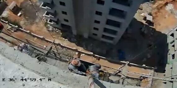 Mersin’de nefes kesen kurtarma operasyonu: 8’inci kattaki iskelede kalan işçiler kurtarıldı