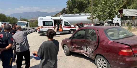 Osmaniye’de otomobillerin çarpıştığı kazada 3 kişi yaralandı