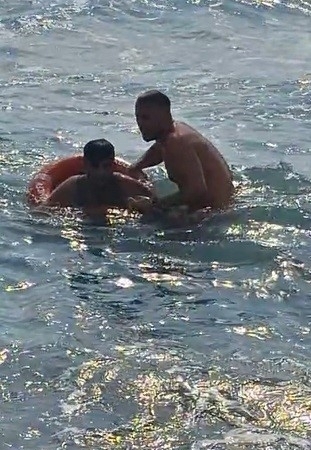 Serinlemek için denize giren 12 yaşındaki çocuk hayatını kaybetti