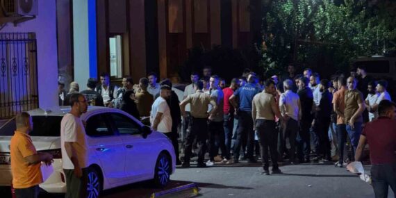Sokak ortasında saldırıya uğrayan genç hayatını kaybetti