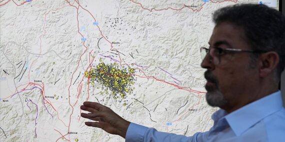SINDIRGI’DAKİ DEPREMİN ARDINDAN 4 BİNE YAKIN ARTÇI SARSINTI GERÇEKLEŞTİ