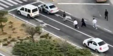 Trafikteki tartışma kameralara yansıdı