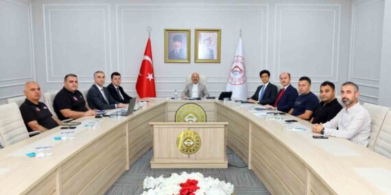Vali yardımcıları değerlendirme toplantısı yapıldı