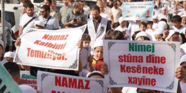 Van’da çocuklardan namaz temalı yürüyüş