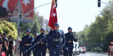 Zafer Bayramı, resmi geçit töreni ile coşkuyla kutlandı