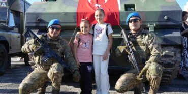 Zırhlı askeri ambulanslar ilgi odağı oldu