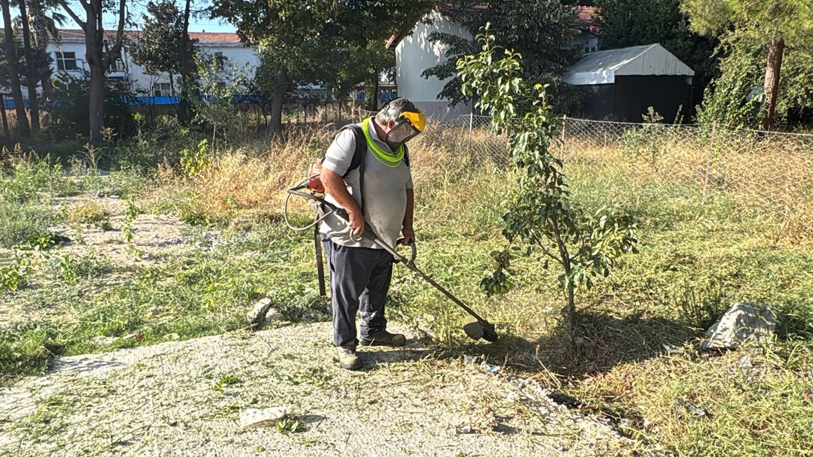 Belediye Ekipleri 4 Koldan Sahada!
