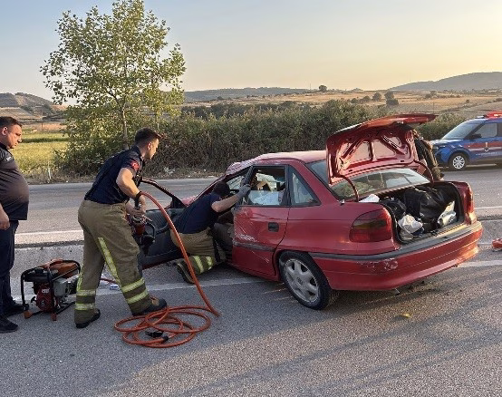 TEK TARAFLI TRAFİK KAZASINDA 4 KİŞİ YARALANDI