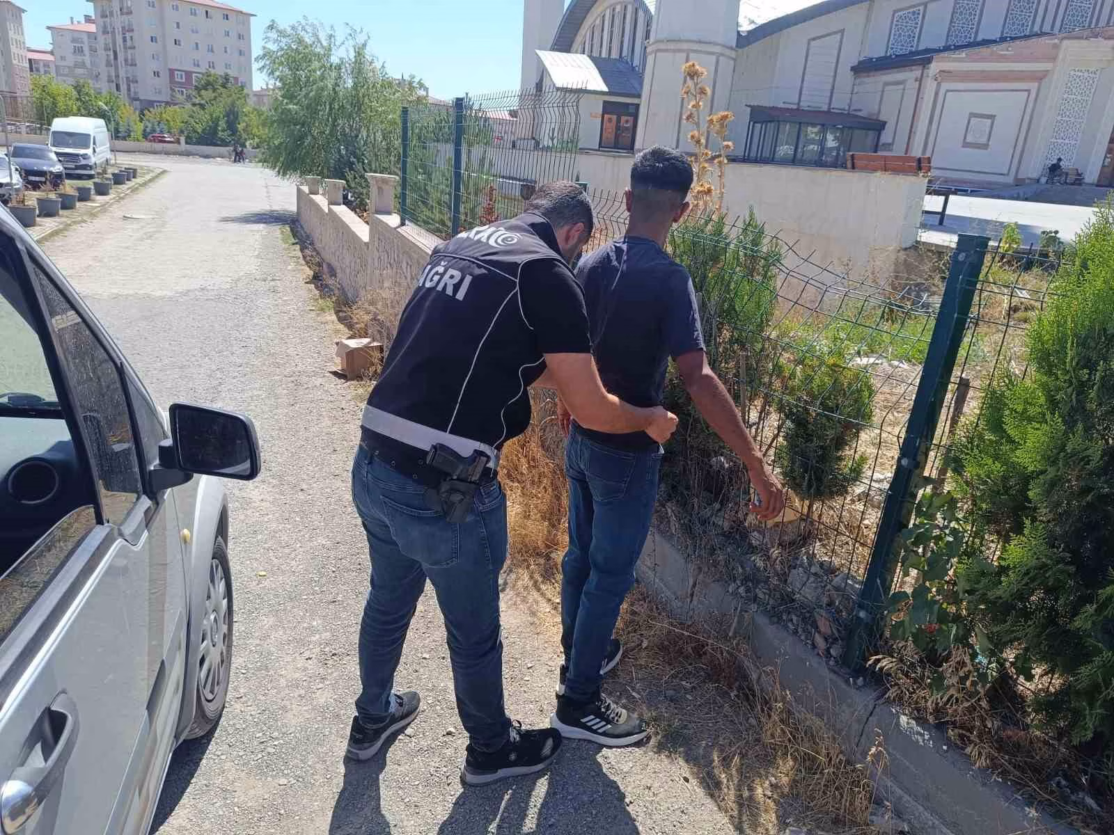 Ağrı’da 194 okul çevresi ve 111 servis aracı kontrol edildi
