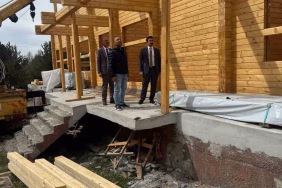 Arpaçay’da Kütük Evi’in yapımı sürüyor