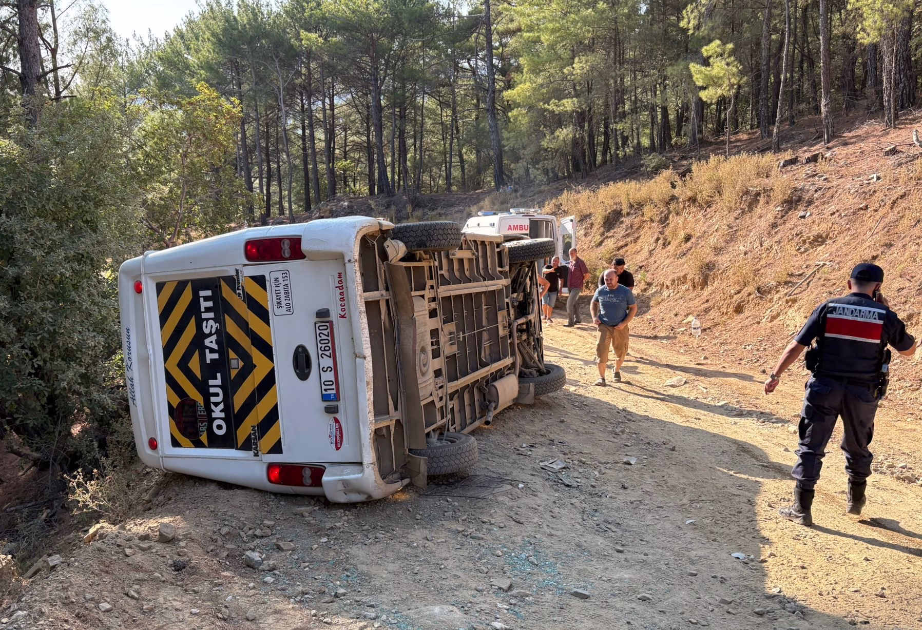 Balıkesir'de tur minibüsünün devrilmesi sonucu 11 kişi yaralandı