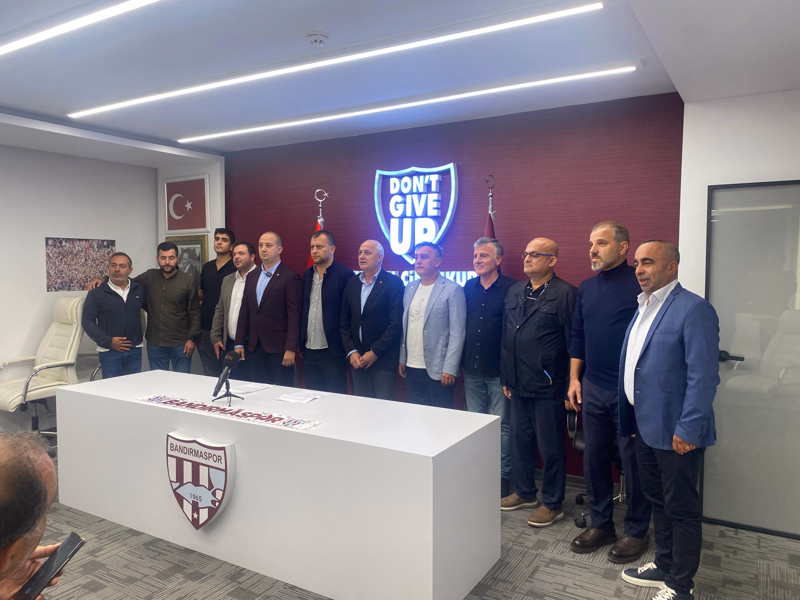 Bandırmaspor Başkanı Karakoyun'dan basın toplantısı düzenledi