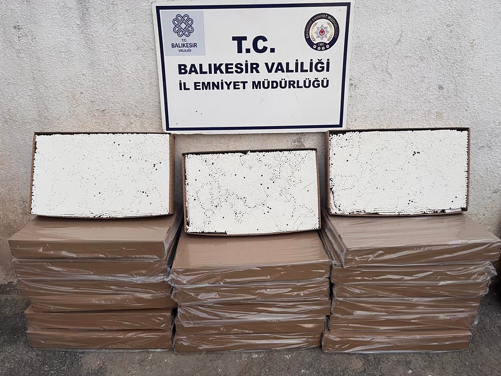 Burhaniye'de kaçakçılık operasyonunda 2 kişi gözaltına alındı