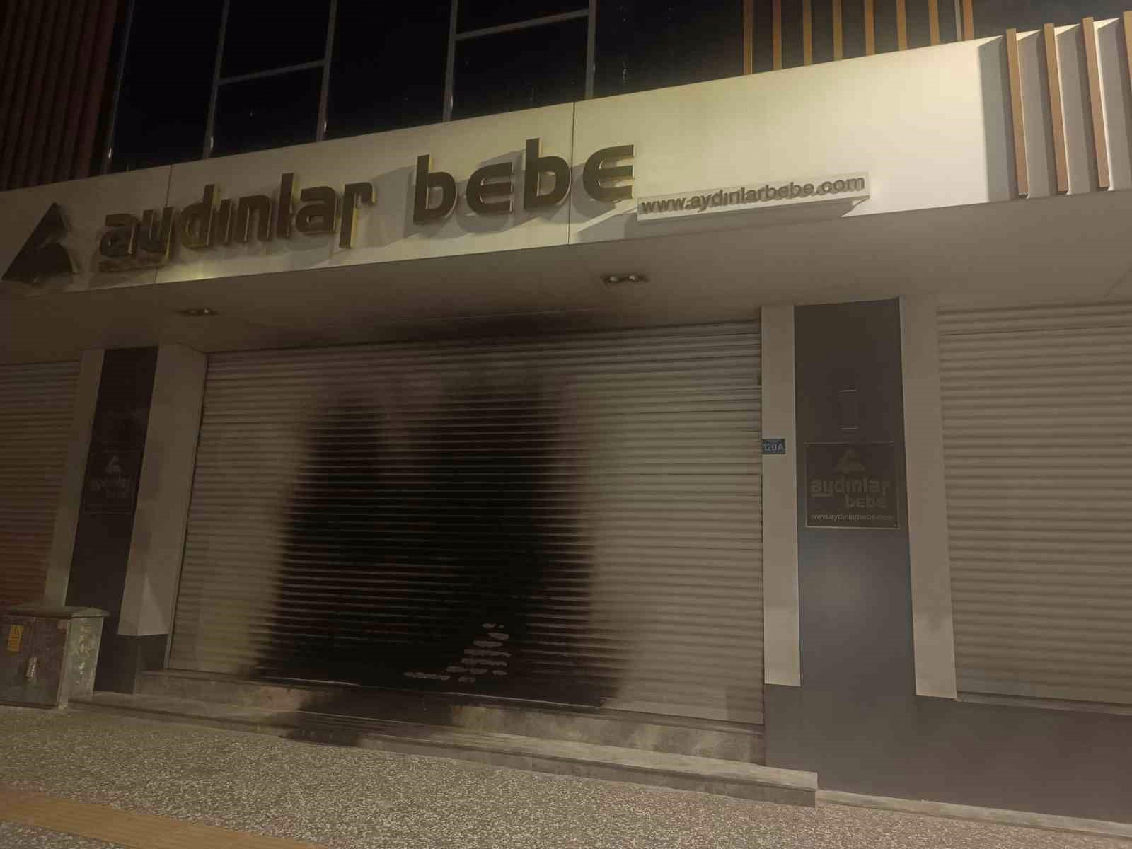 Bursa’da mağazayı ateşe veren şahıs video çekti