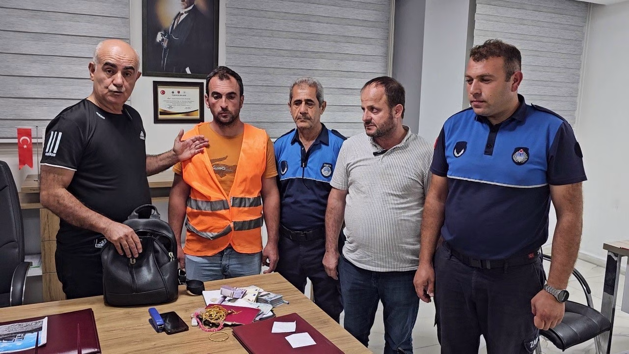 Ev almak için biriktirdiği altın ve parayı parkta unuttu