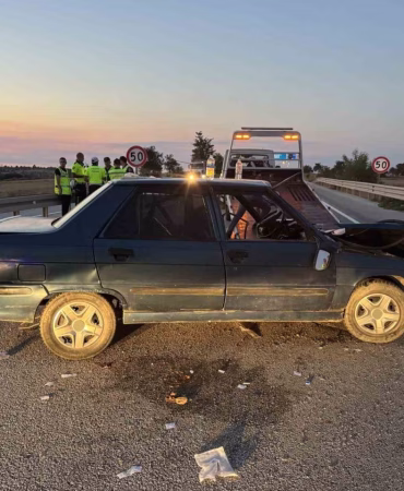 Kastamonu’da otomobil bariyerlere çarptı: 2’si ağır 5 yaralı