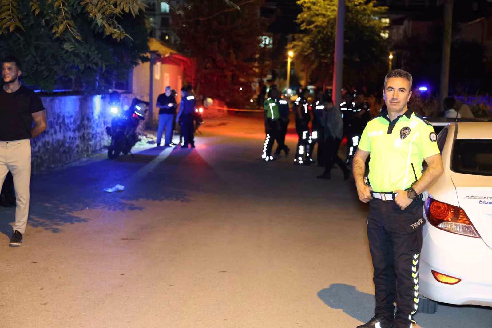 Önce komşusunu sonra annesi ile kardeşini ardından kendini vurdu