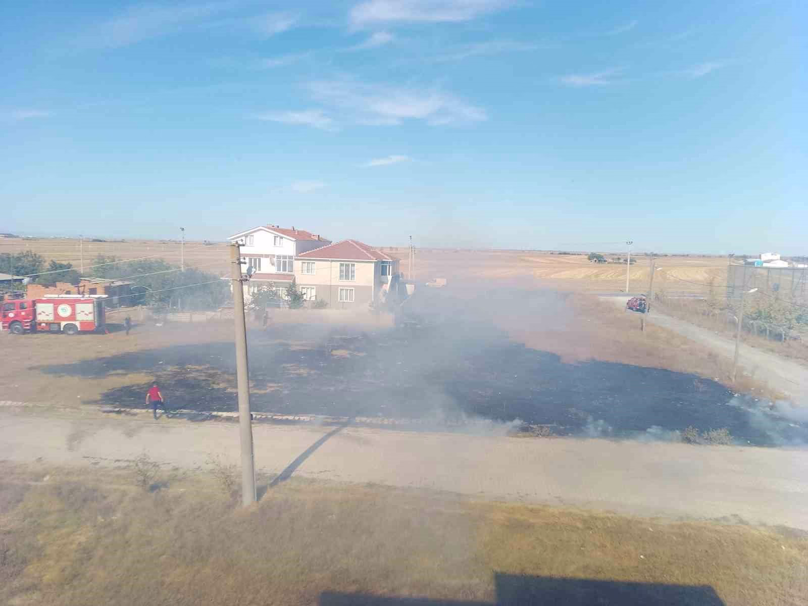 Tekirdağ’da otluk alanda yangın