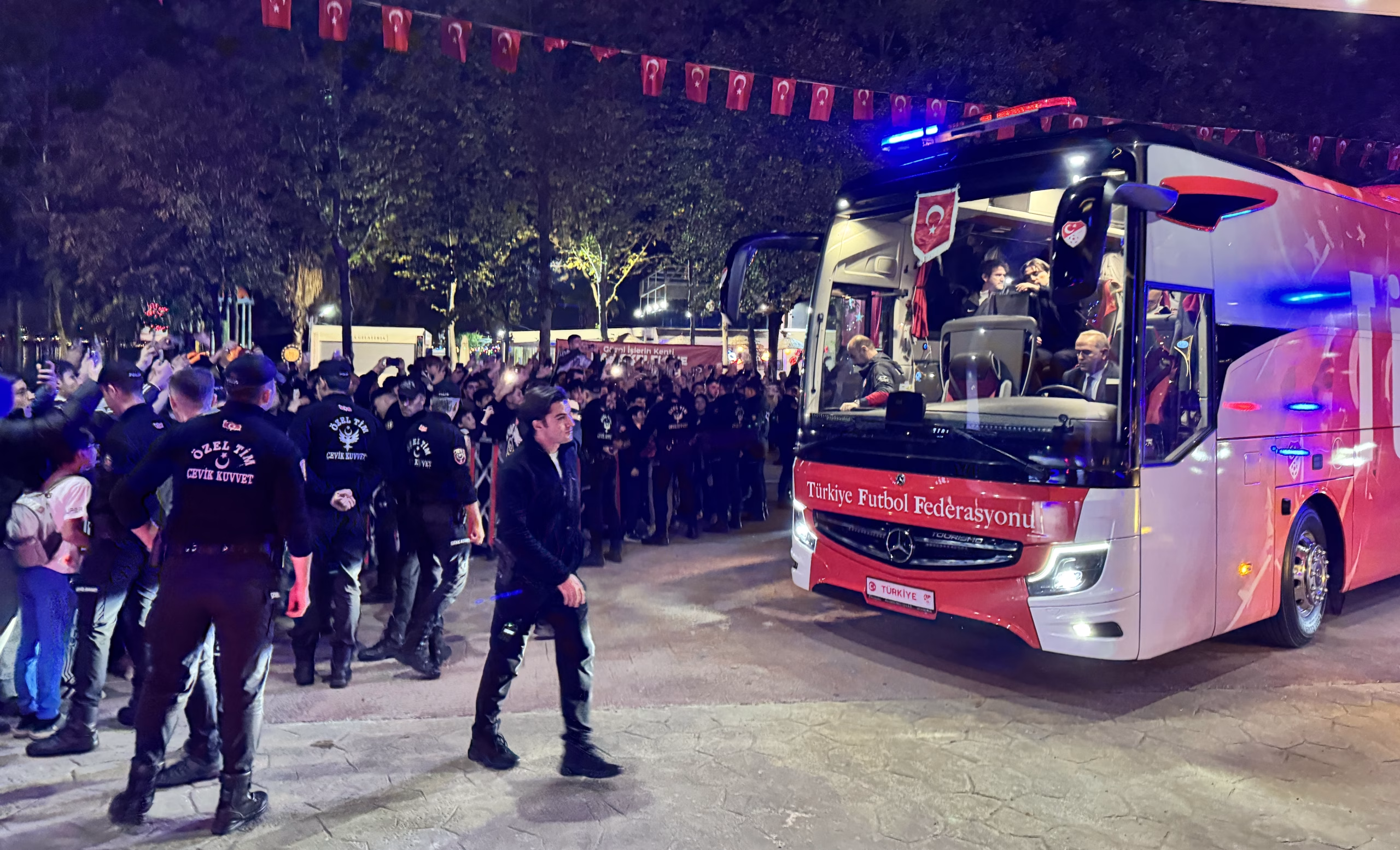 A Milli Futbol Takımı, Kocaeli'de konaklayacağı otele geldi