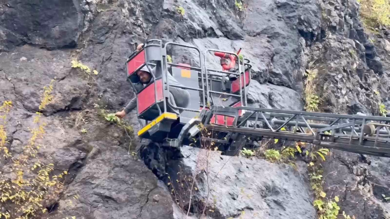 Amasra’da kayalardan sarkan kablolar paniğe neden oldu: 19 yıl önce patlatılan dinamitlerden kaynaklandığı ortaya çıktı