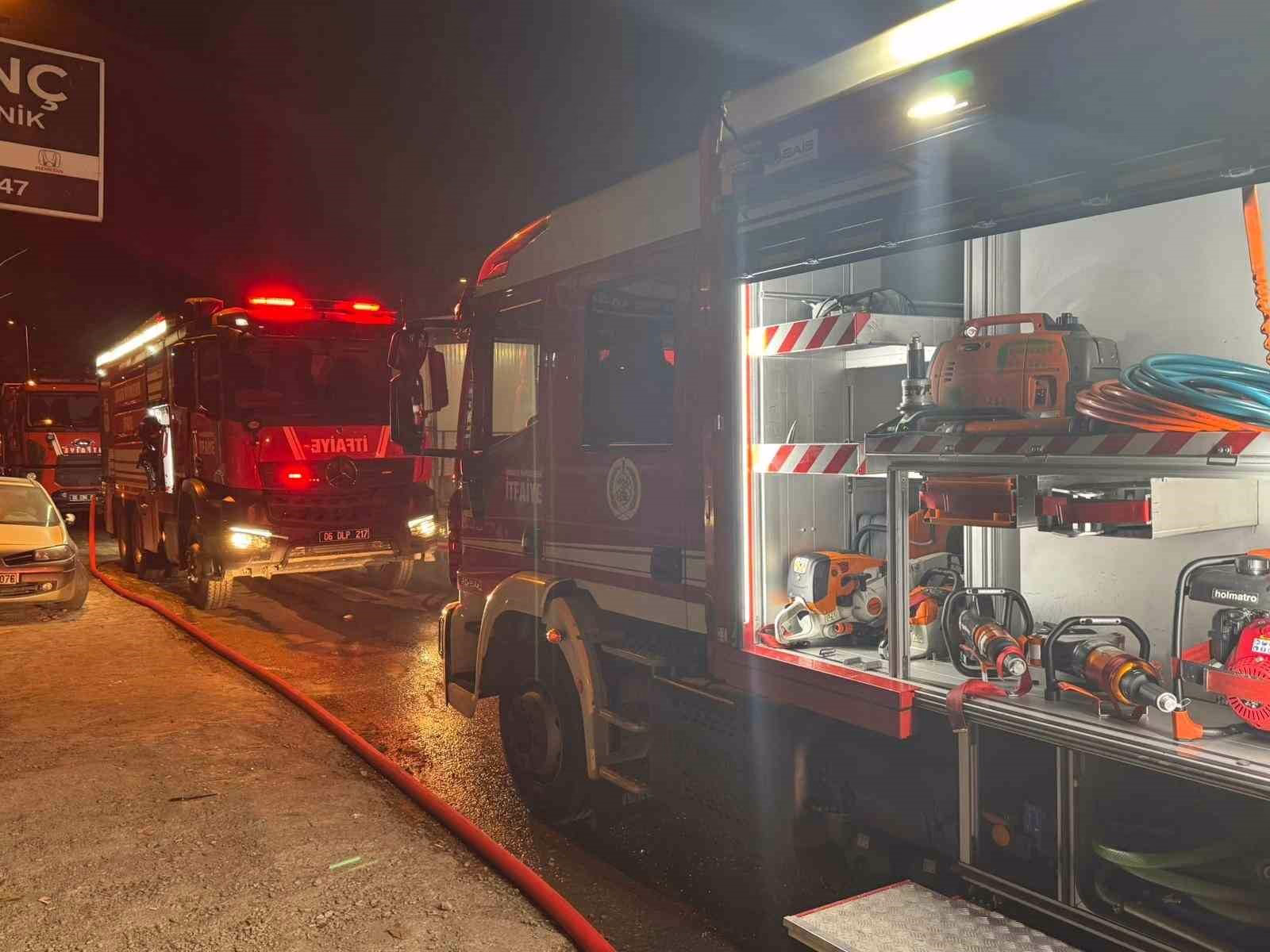 Ankara’da oto tamir dükkanında yangın paniği