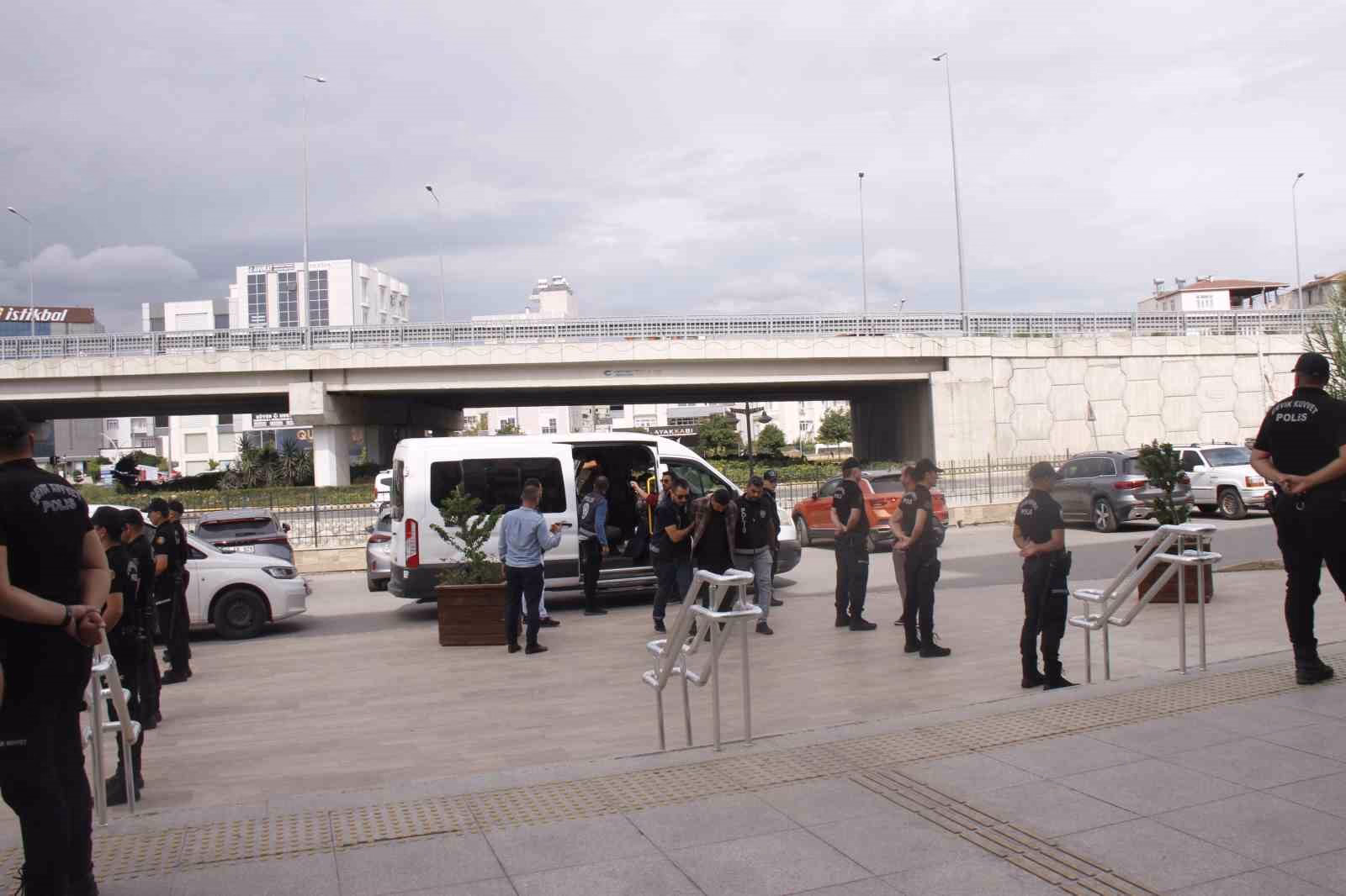 Antalya’da iki kişinin öldüğü silahlı kavgaya ilişkin 6 tutuklama