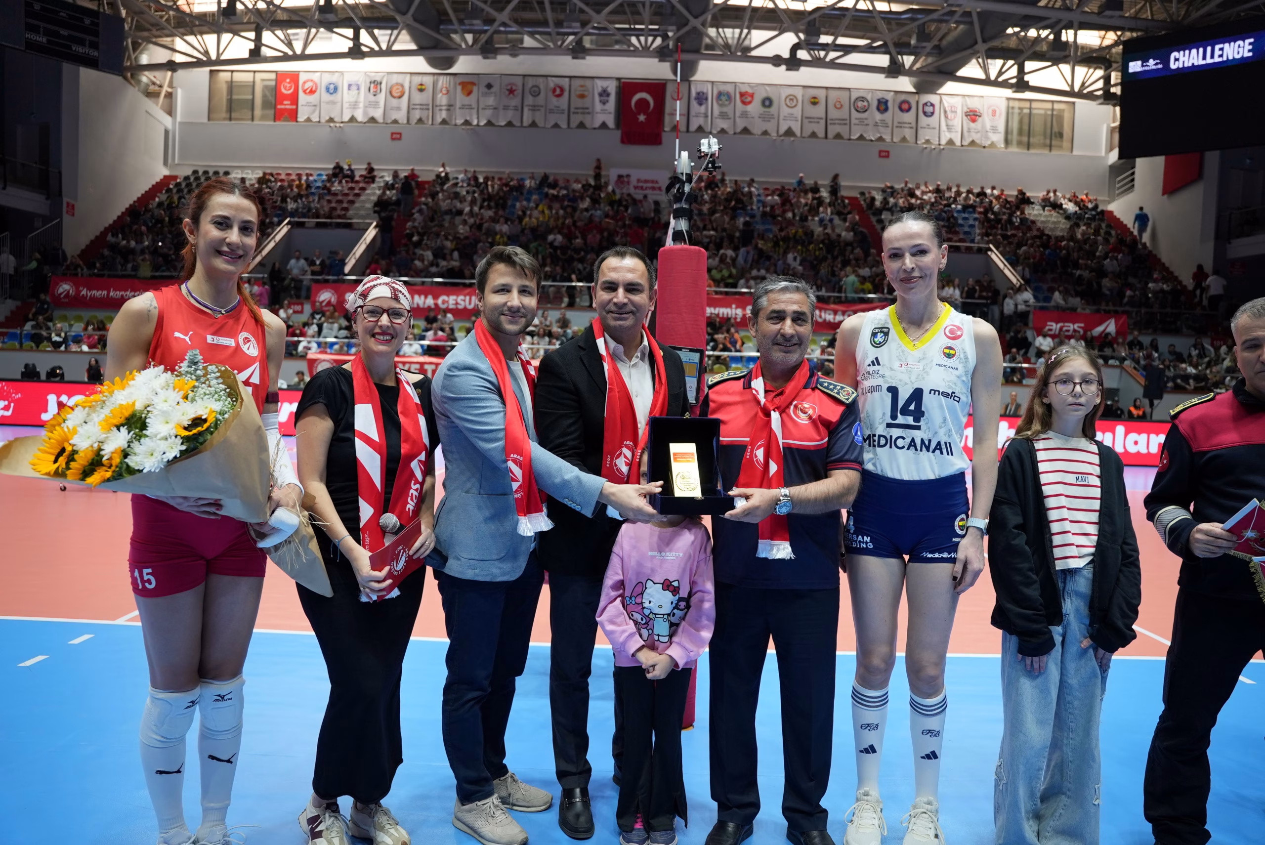 Aras Spor Kulübü sezona itfaiye ve kız çocuklarıyla el ele başladı