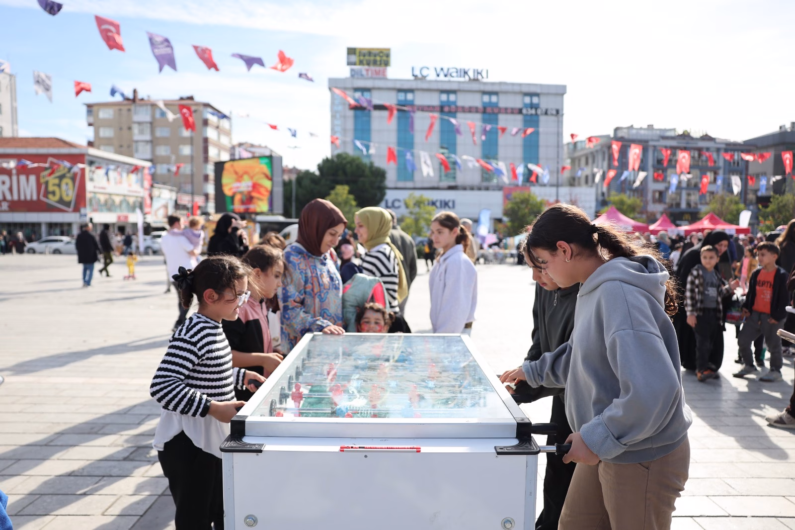 Bağcılar'da "Gençlik Spor Festivali"ne vatandaşlardan yoğun ilgi