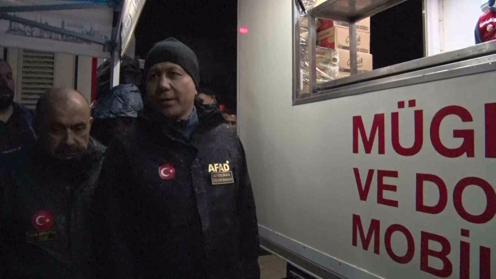 Bakan Yerlikaya, deprem bölgesinde incelemelerde bulundu