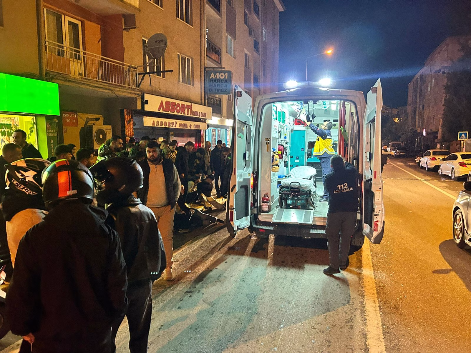 Balıkesir'de motosikletin yayaya çarptığı kazada 1'i ağır 2 kişi yaralandı