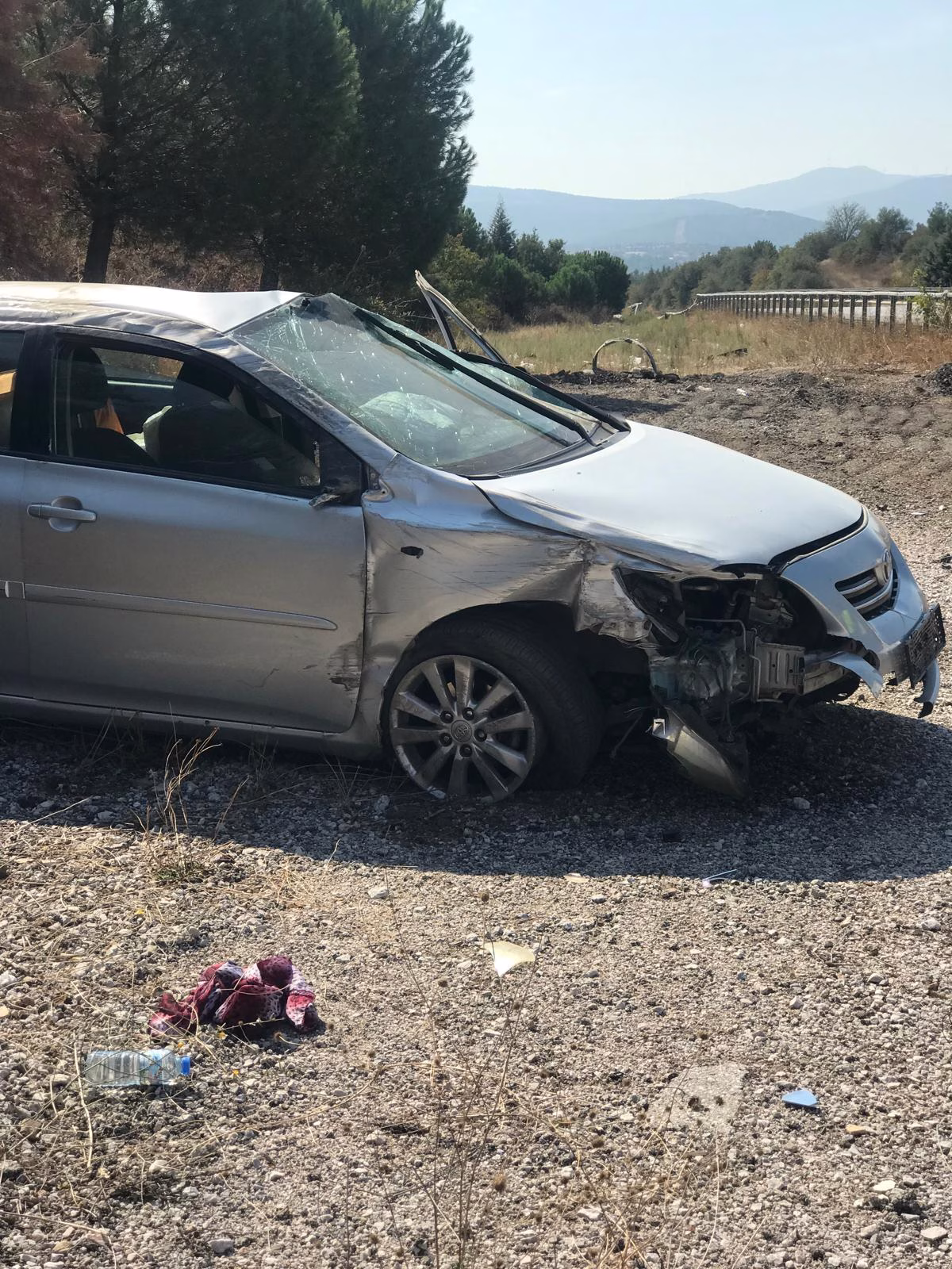 Balıkesir'de otomobilin şarampole devrildiği kazada 3 kişi yaralandı