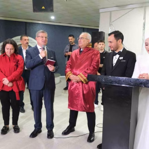 Başkan Arslan genç çiftin nikahını kıydı