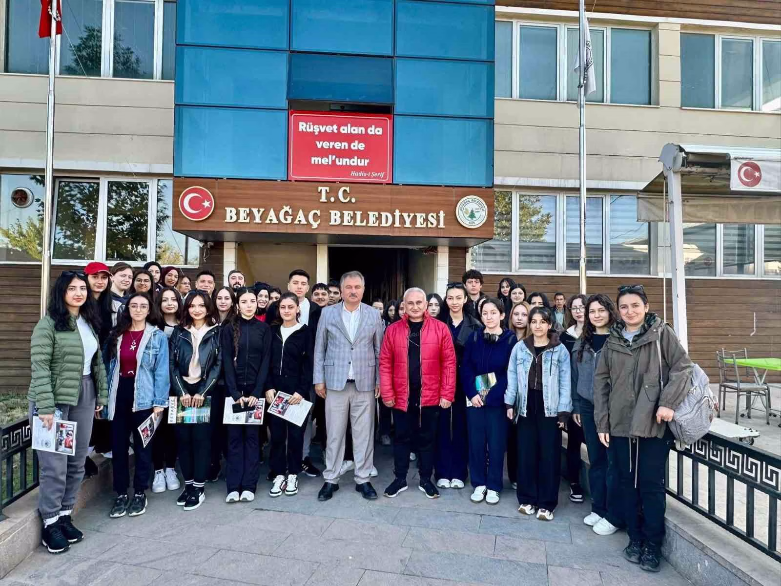 Başkan Pütün üniversite öğrencilerini ağırladı