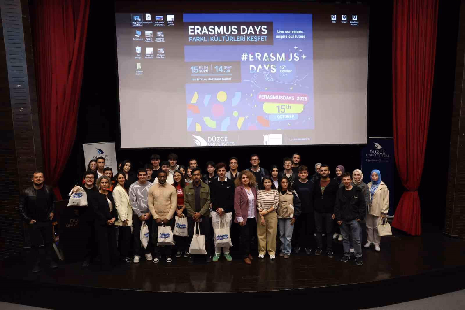 Düzce Üniversitesi’nde ülkelerini tanıttılar