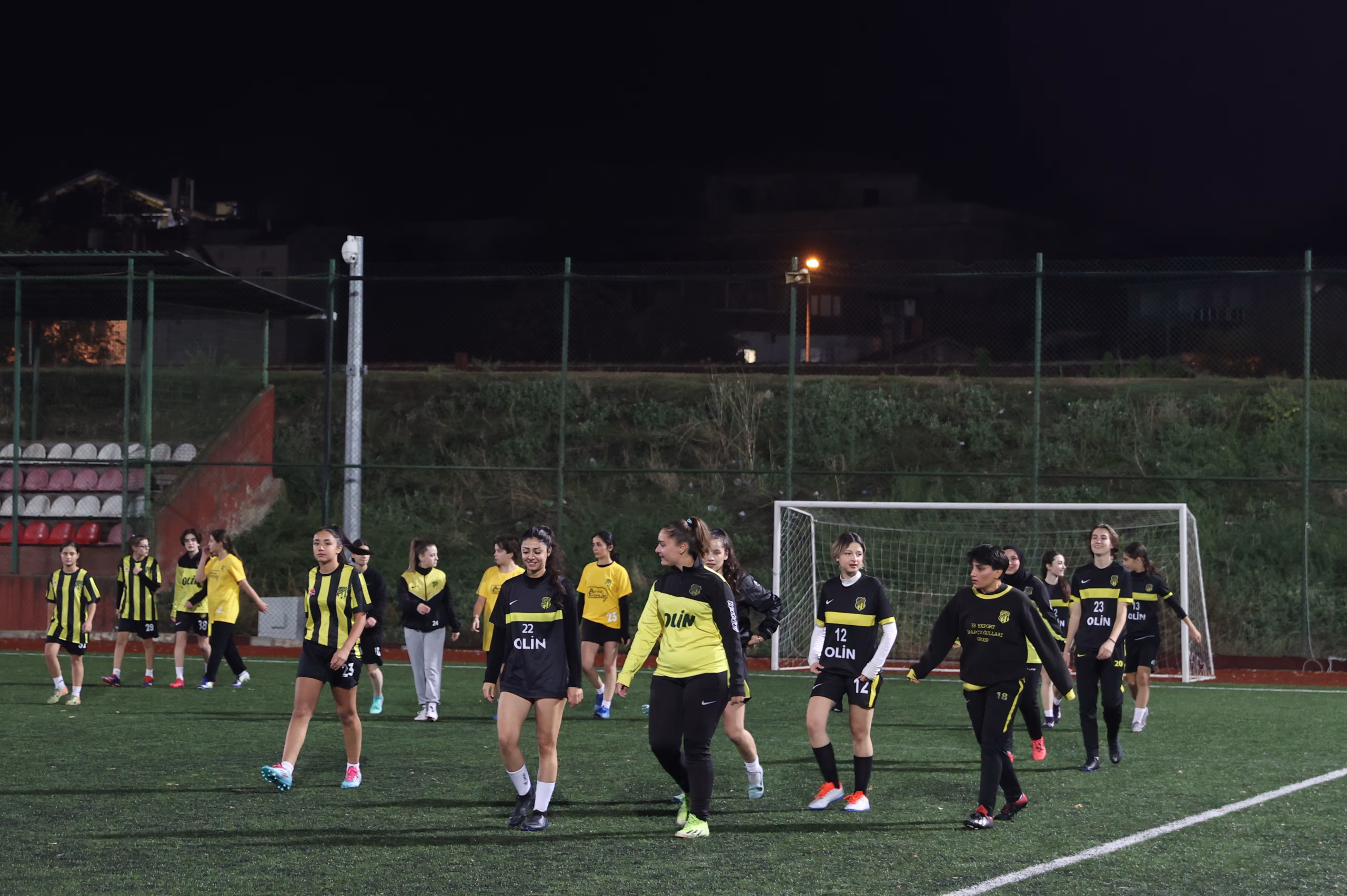 Edirne'nin tek kadın futbol takımı yeni sezona şampiyonluk hedefiyle hazırlanıyor