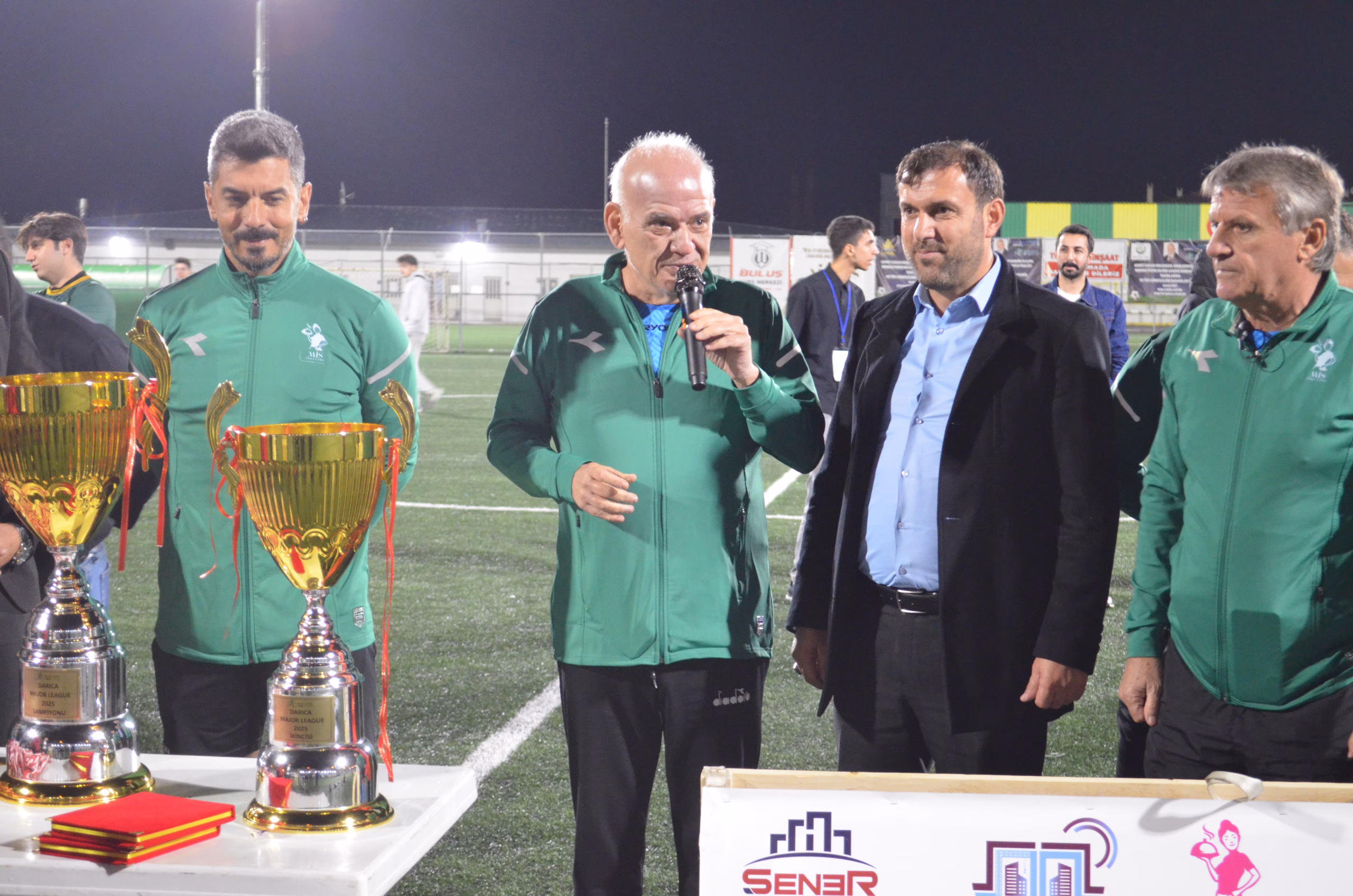 Eski hakemler Çakar ile Bitnel, Kocaeli'de futbol turnuvasında görev aldı