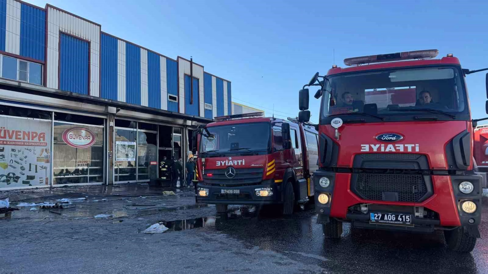 Gaziantep’te hırdavat malzemeleri satan iş yerinde yangın