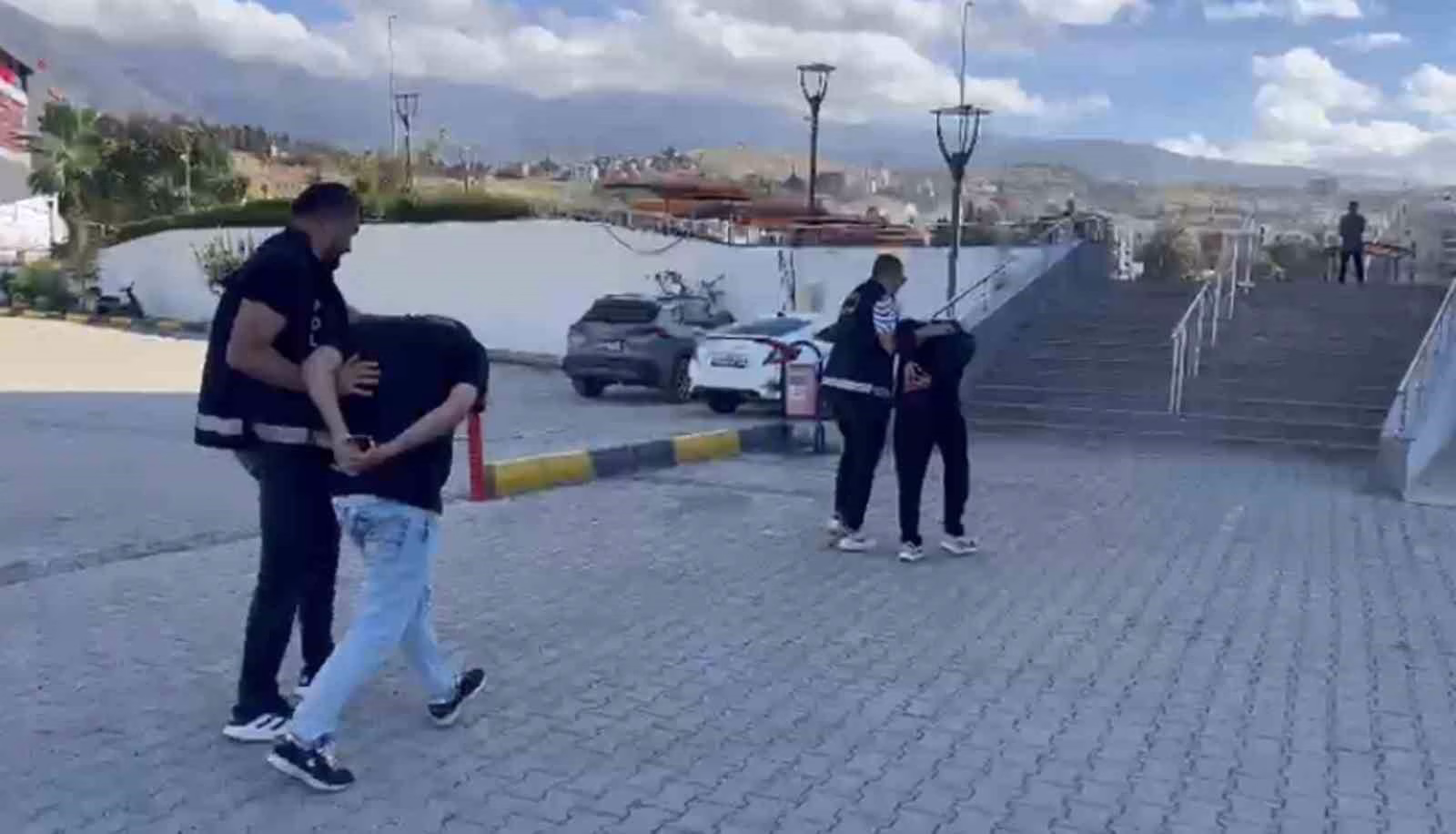 Hapis cezası ile aranan 3 şahıs İskenderun’da yakalandı