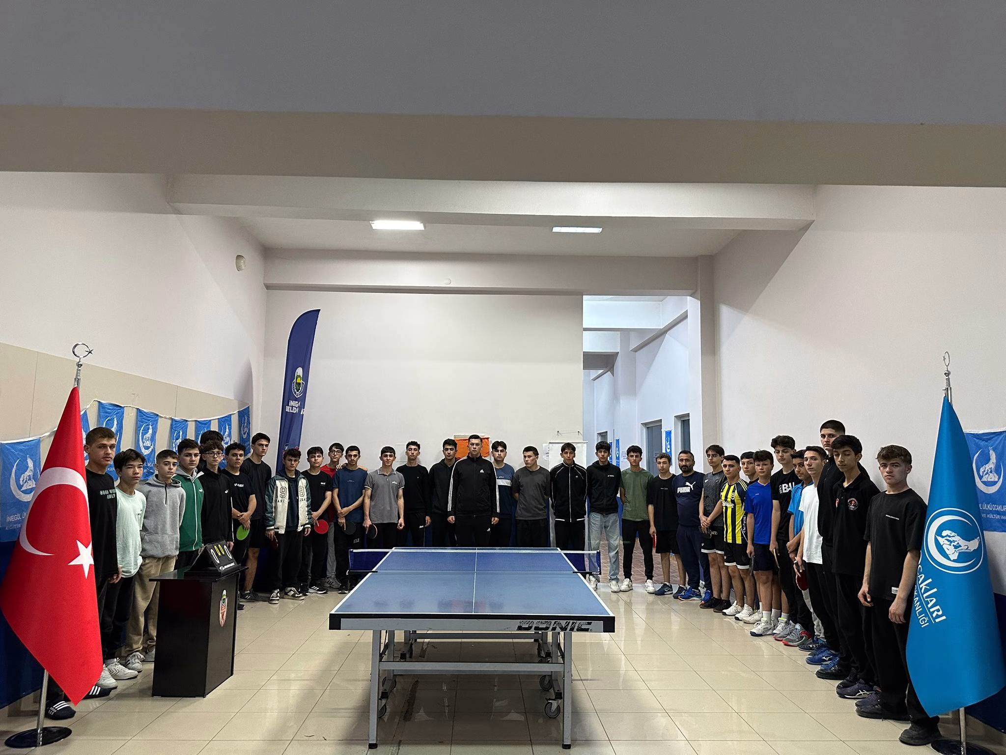 İnegöl'de "Sanata ve spora evet, uyuşturucuya hayır" temalı masa tenisi turnuvası düzenlendi