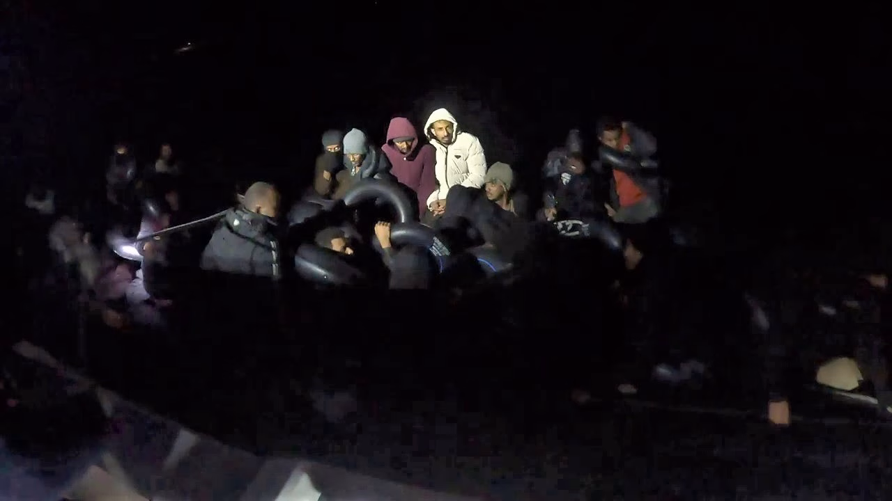 İzmir açıklarında 43 düzensiz göçmen kurtarıldı