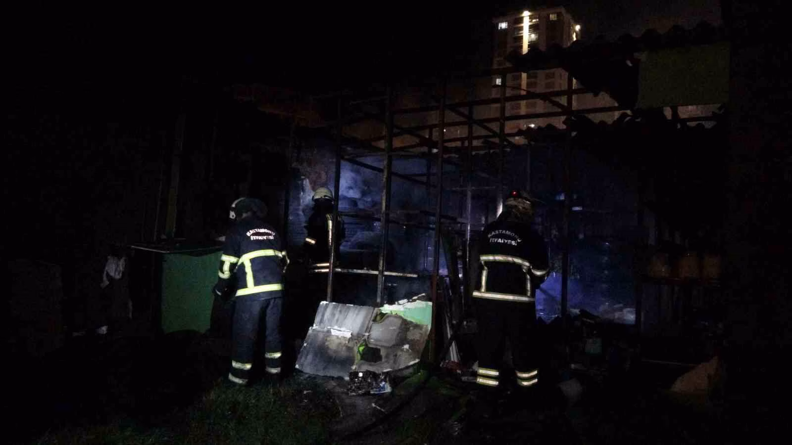 Kastamonu’da iş yerinde çıkan yangın büyümeden söndürüldü