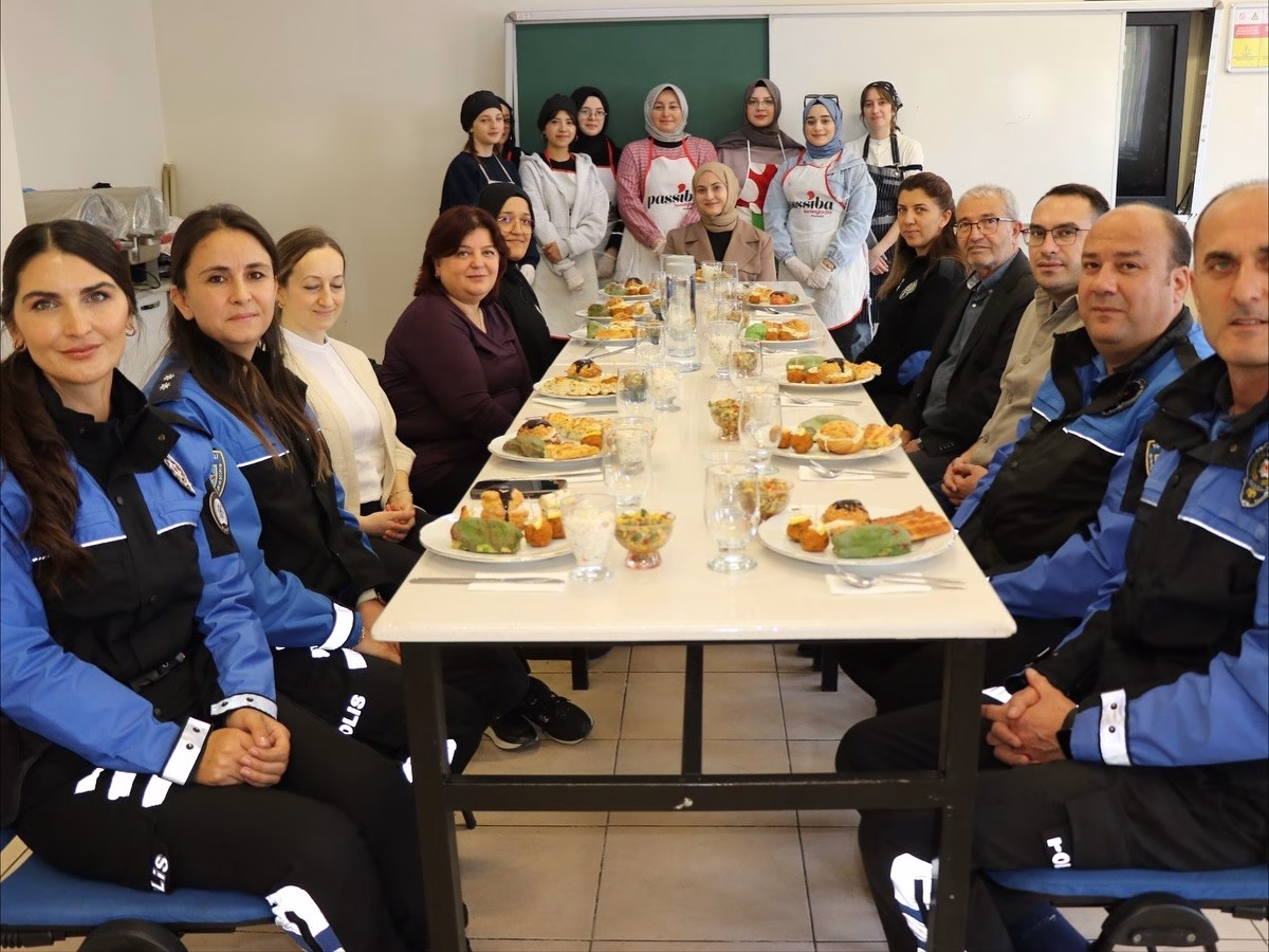 Kütahya İl Emniyet Müdürlüğü’nden gençlere destek