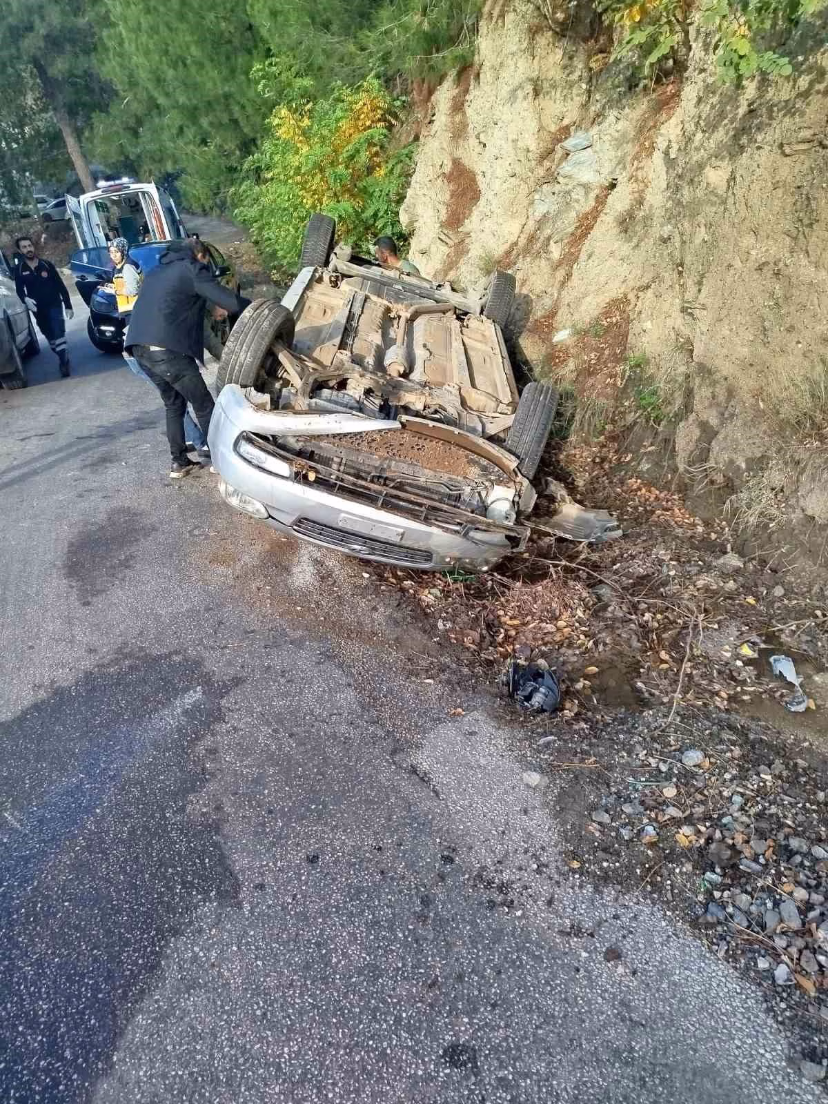Osmaniye’de otomobil şarampole devrildi: 1’i çocuk 6 yaralı