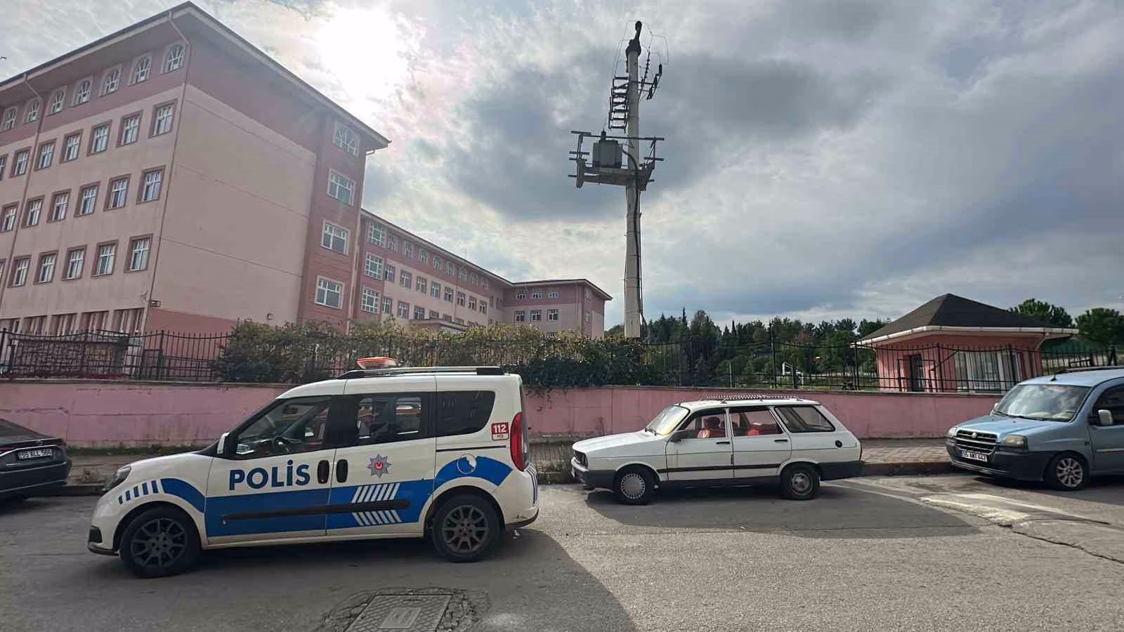 Özel eğitim öğrencisi okulda arkadaşını makasla yaraladı