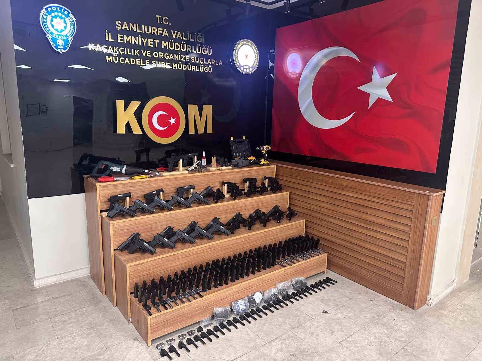 Şanlıurfa’da 37 tabanca ve çok sayıda silah parçası ele geçirildi