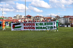 Tekirdağ'da amatör futbol maçında Filistin'e destek pankartı açıldı