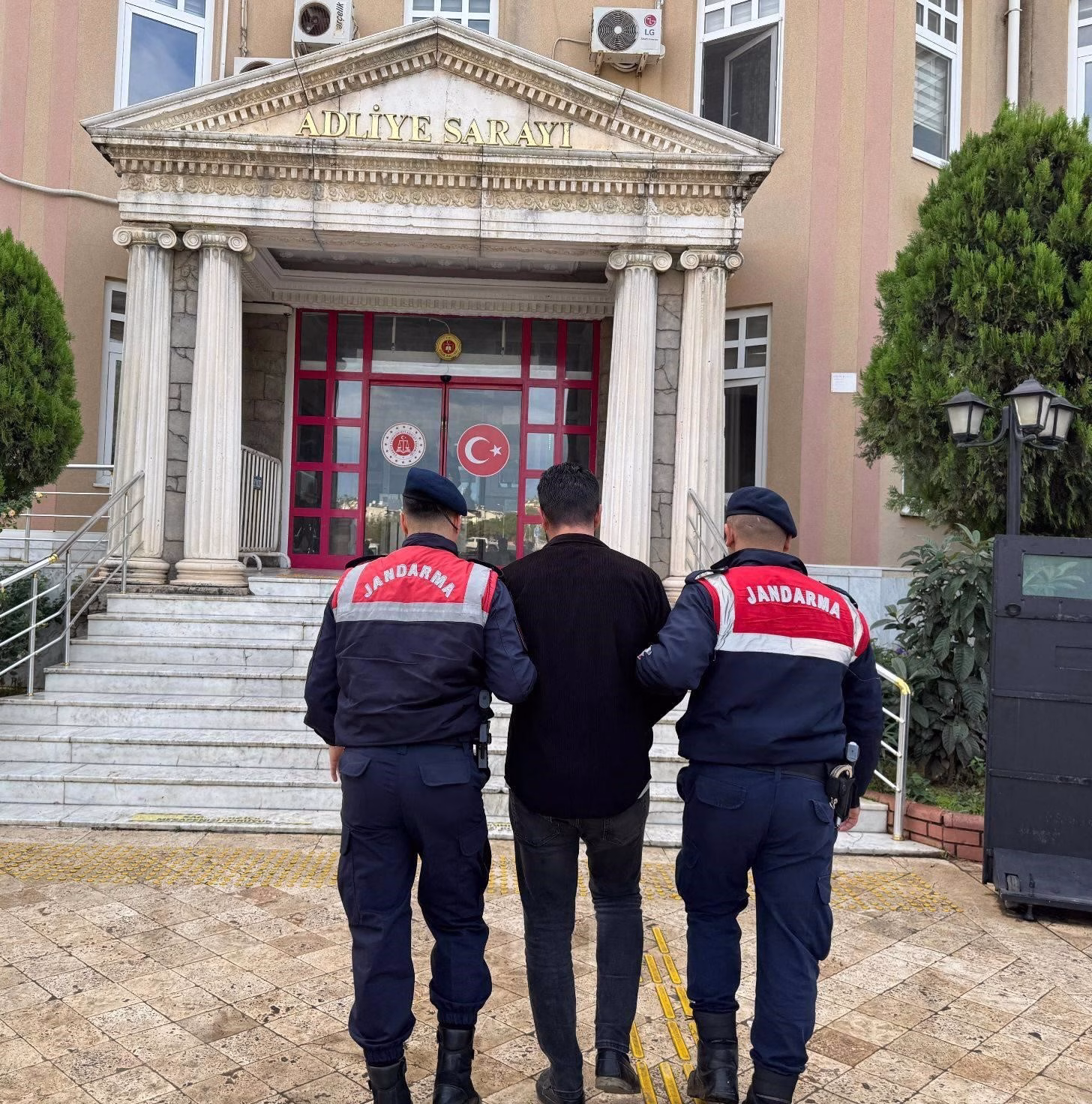 Uyuşturucu suçundan aranan şahıs Didim’de yakalandı